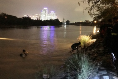 Trắng đêm tìm kiếm nữ kiểm sát viên ôm con nhảy sông