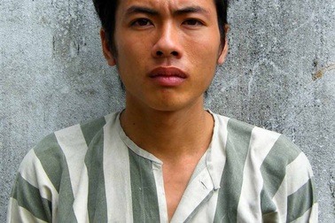 Mâu thuẫn với hàng xóm, "giải quyết" bằng dao