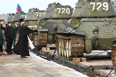 Cận cảnh đoàn tàu chở 30 xe tăng huyền thoại T-34 trở về Nga sau hành trình từ Lào