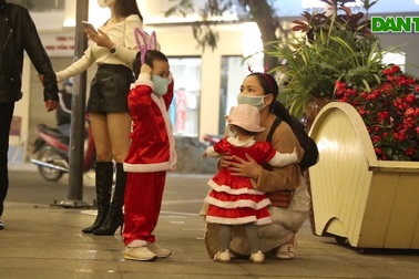 Hà Nội có một đêm Noel khác thường