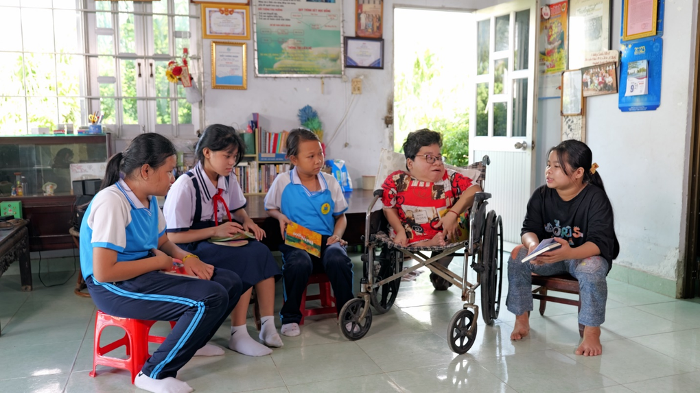 Bông hồng thủy tinh đất Củ Chi - Huỳnh Thanh Thảo: Người ươm mầm yêu thương - 3 Bông hồng thủy tinh đất Củ Chi - Huỳnh Thanh Thảo: Người ươm mầm yêu thương - 3