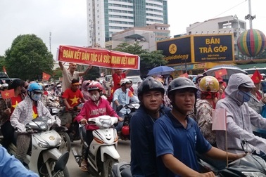 Hàng nghìn công nhân tuần hành ôn hòa phản đối Trung Quốc