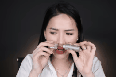 "Chiến thần livestream" Hà Linh và những lần dậy sóng trên mạng