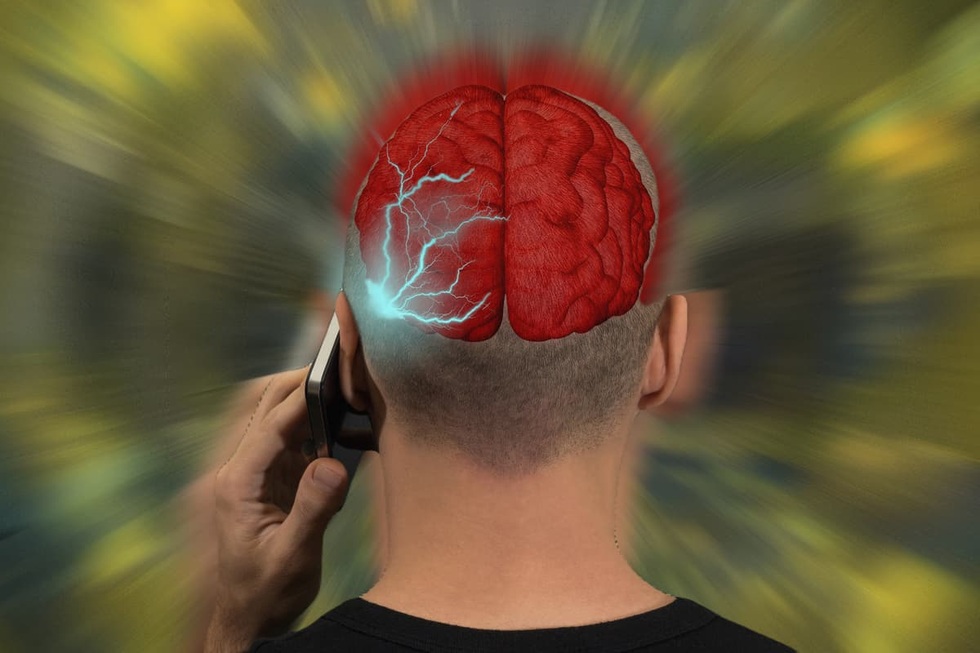 Những lưu ý giúp cơ thể giảm hấp thụ bức xạ phát ra từ điện thoại