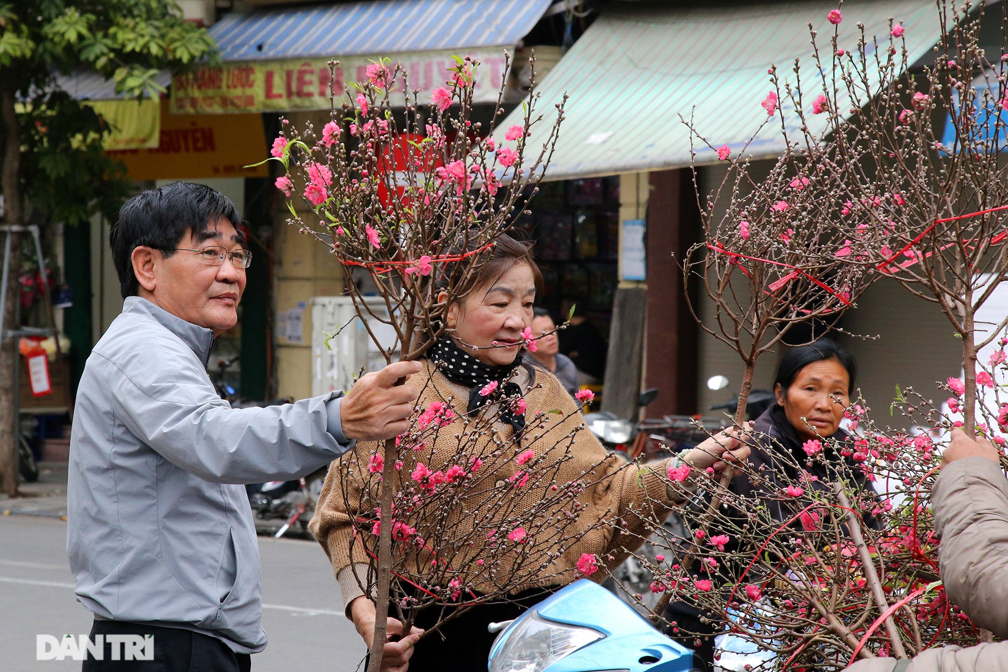 Không khí Tết cổ truyền len lỏi khắp ngõ ngách Hà Nội - 11