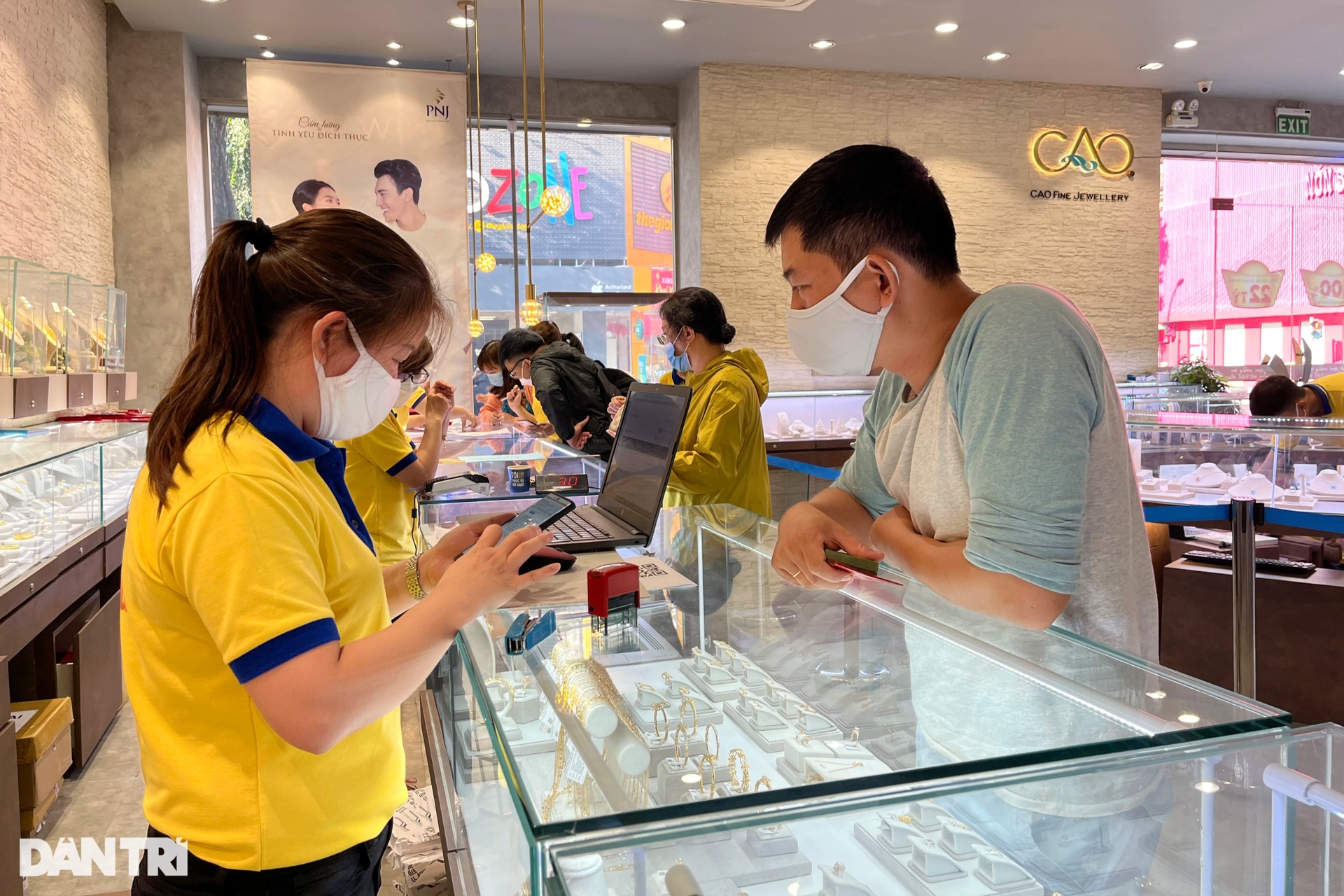Hũ vàng có giá bán cả tỷ đồng ở TPHCM - 5 Hũ vàng có giá bán cả tỷ đồng ở TPHCM - 5