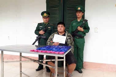 Bắt đối tượng vận chuyển 12 nghìn viên ma túy