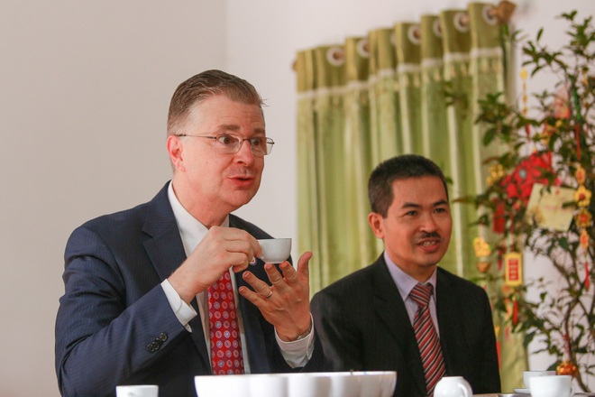 Đại sứ Mỹ thả cá chép, chúc mừng năm mới bằng tiếng Việt - 5 Đại sứ Mỹ thả cá chép, chúc mừng năm mới bằng tiếng Việt - 5