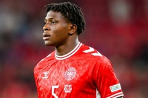 Tân binh Man Utd nhận lương thấp khó tin