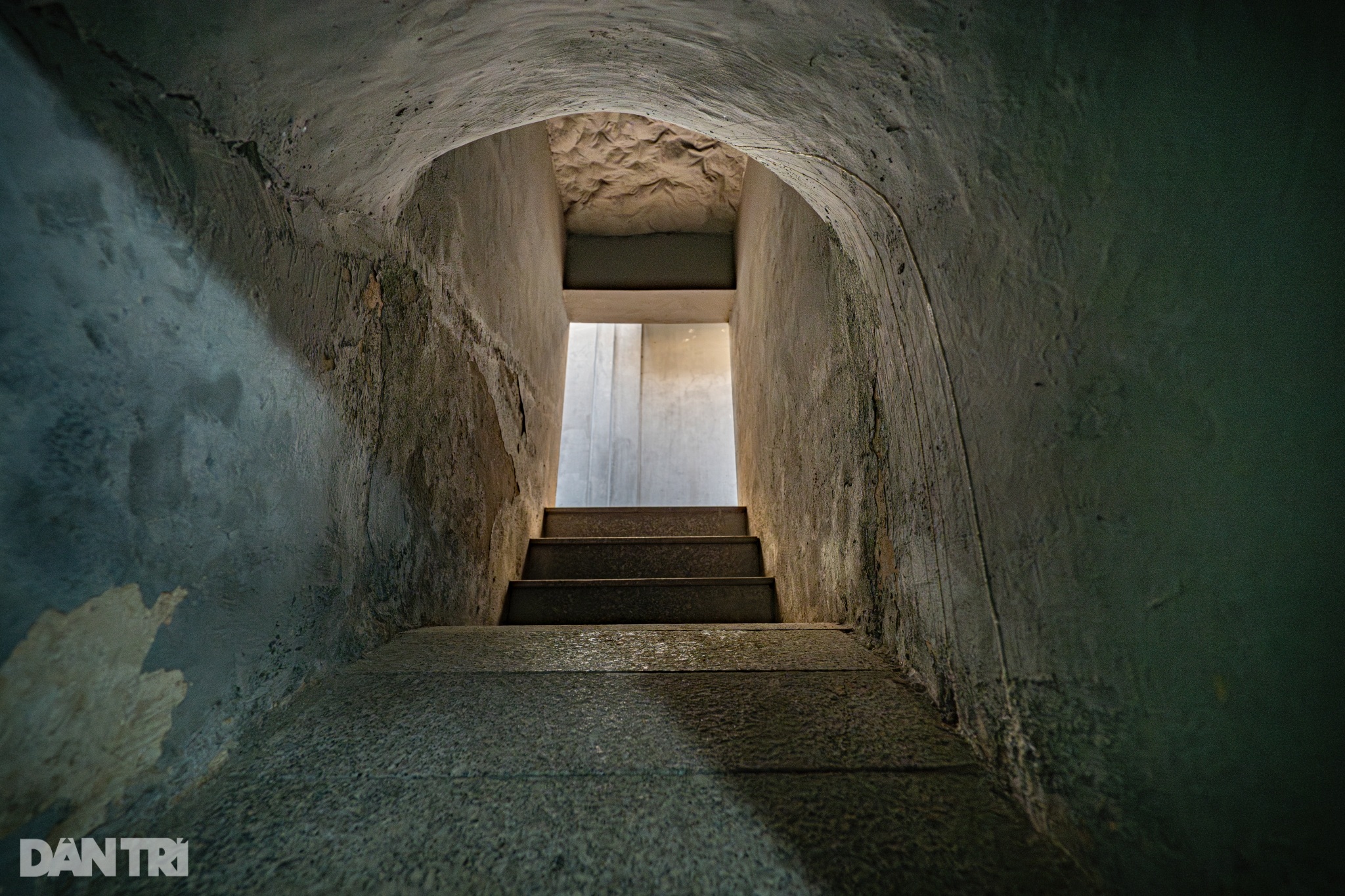 View - Hình ảnh hiếm hoi về căn hầm bí mật hơn 130 năm tuổi cạnh hồ Hoàn Kiếm | Báo Dân trí