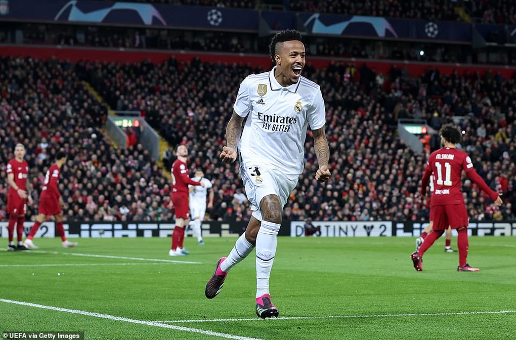 Benzema và Vinicius lập cú đúp, Real Madrid ngược dòng hạ Liverpool - 5 Benzema và Vinicius lập cú đúp, Real Madrid ngược dòng hạ Liverpool - 5