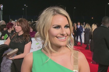 Danielle Armstrong xinh đẹp trả lời phỏng vấn