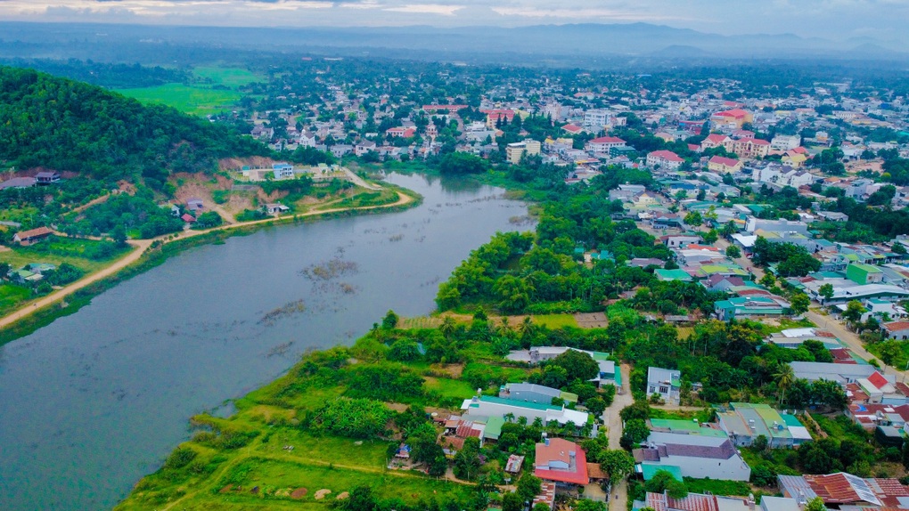 Cặp vợ chồng tái chế đồ cũ, làm resort thu nhỏ trên sân thượng ở Đắk Lắk - 1 Cặp vợ chồng tái chế đồ cũ, làm resort thu nhỏ trên sân thượng ở Đắk Lắk - 1