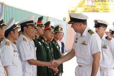 Tàu hải quân Hoàng gia Úc thăm Đà Nẵng