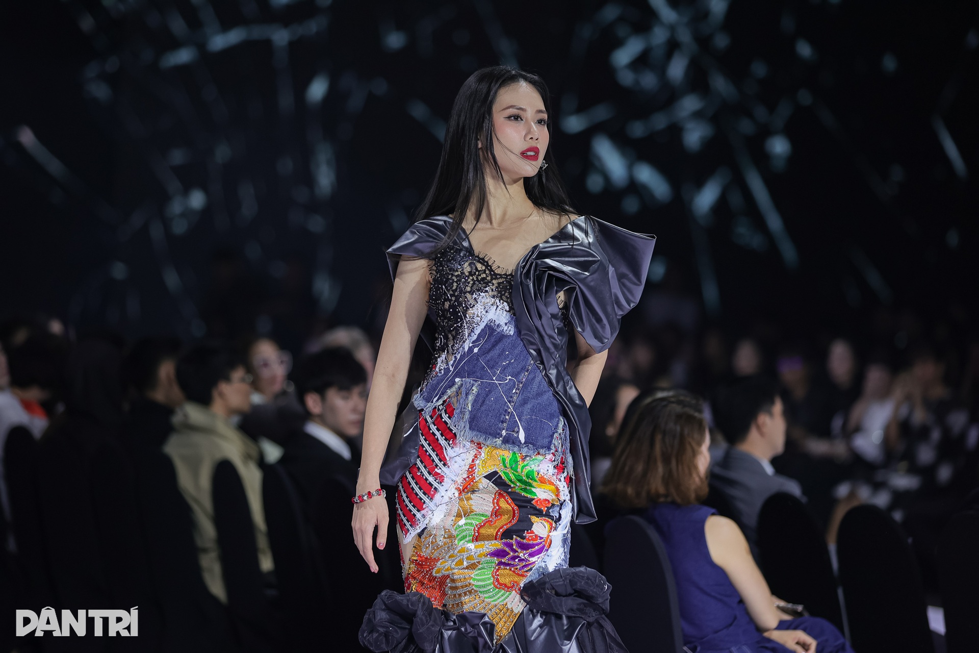 NSƯT Kim Xuyến 80 tuổi trình diễn thời trang, tự trang điểm và làm tóc - 13