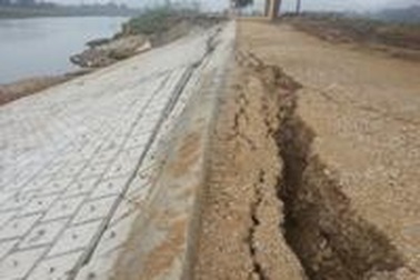 Dân bất an vì kè đê sạt lở nghiêm trọng