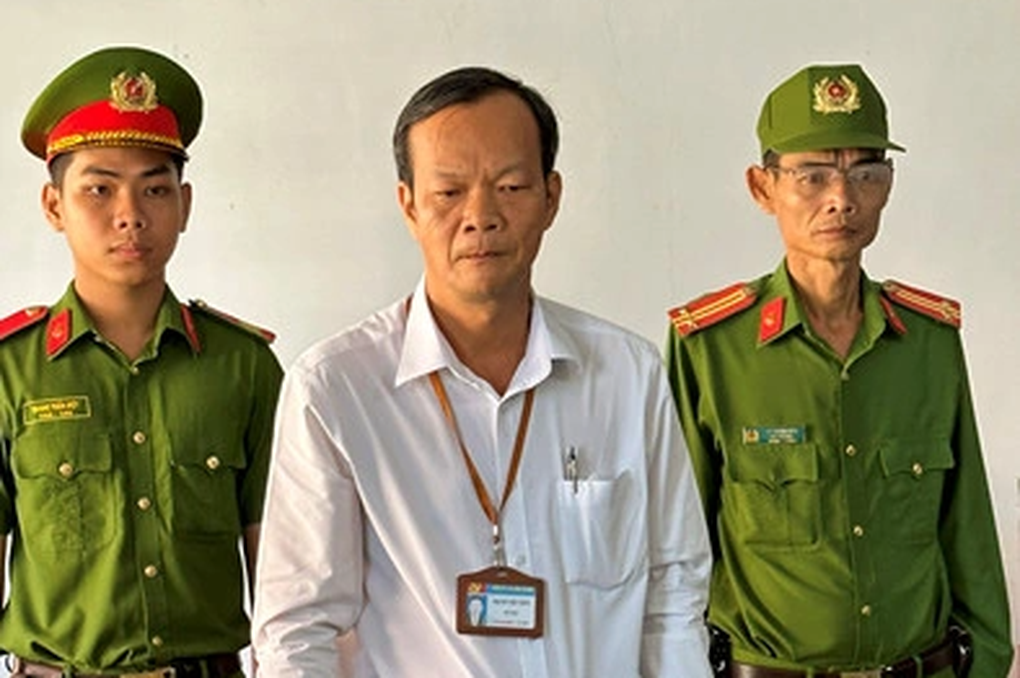 Sai phạm tại cụm dân cư vượt lũ: Bắt nguyên Chủ tịch thị trấn Cây Dương - 1 Sai phạm tại cụm dân cư vượt lũ: Bắt nguyên Chủ tịch thị trấn Cây Dương - 1