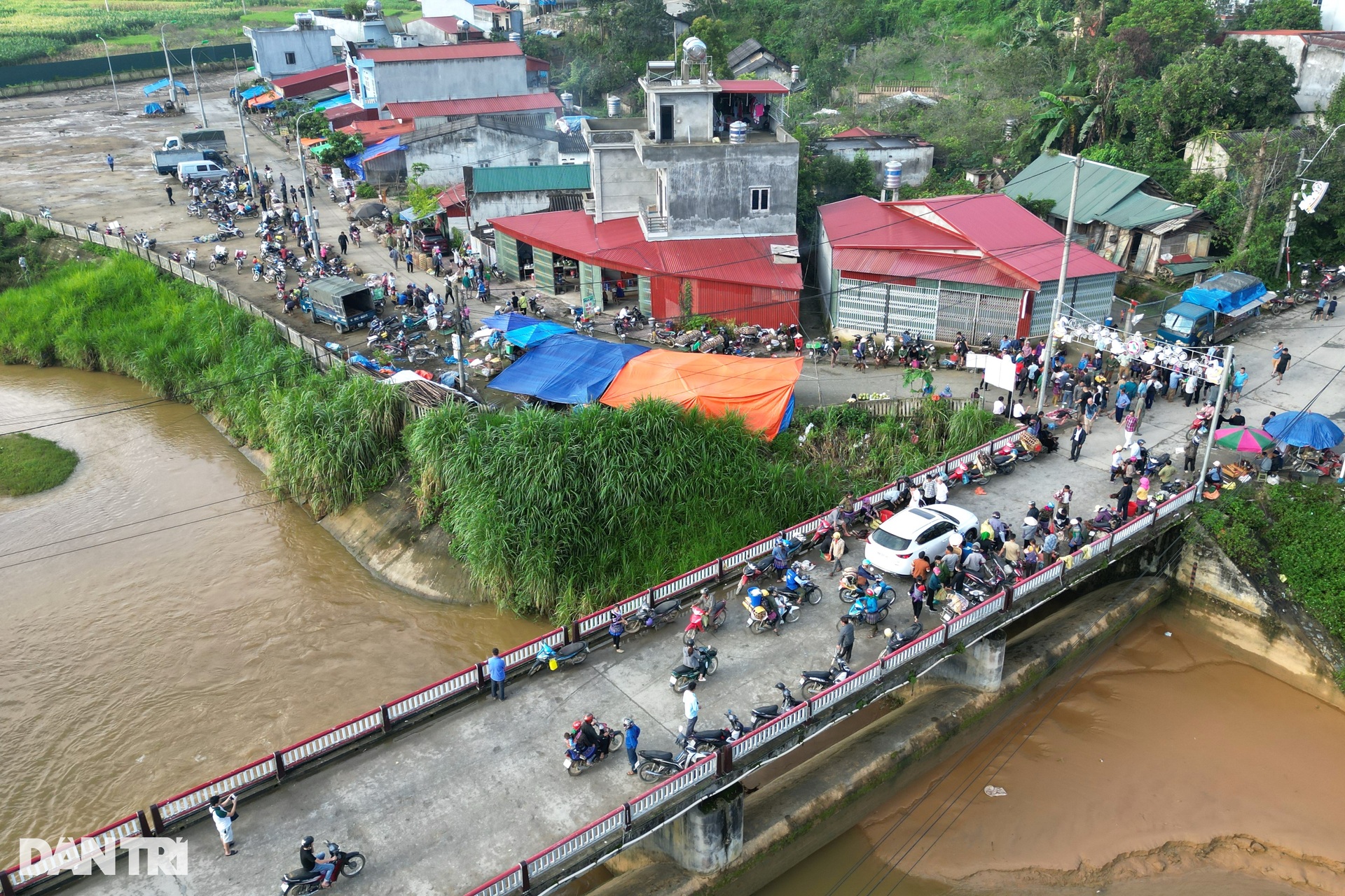 Lên Bắc Hà đi chợ phiên đặc sắc nhất Đông Nam Á - 1