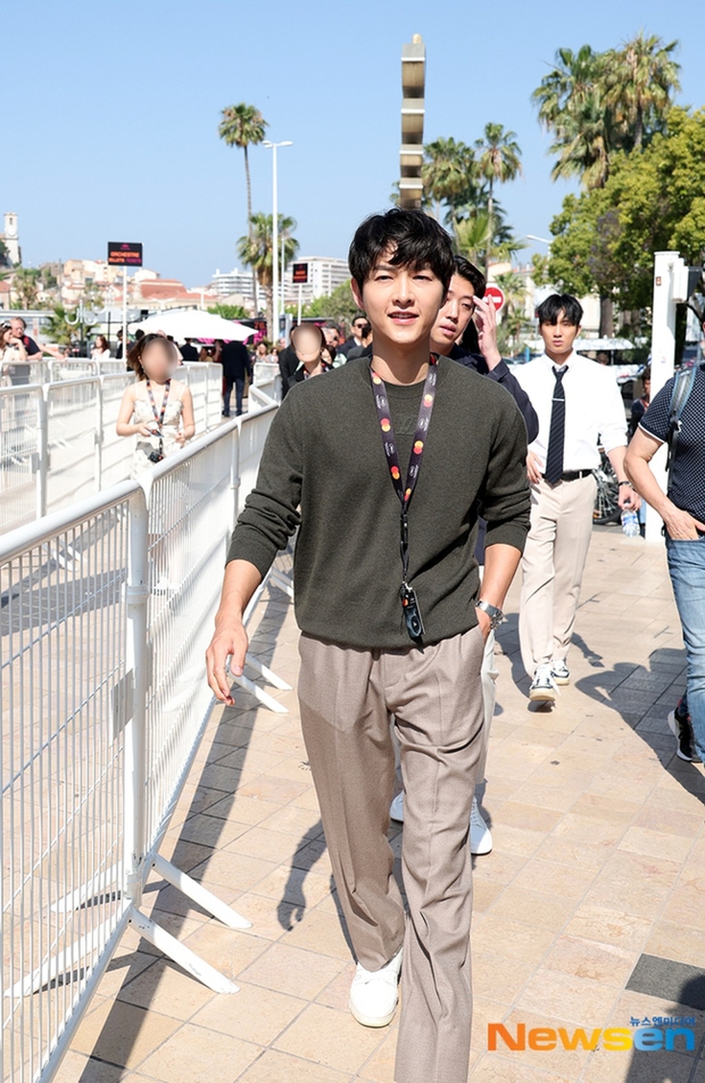 Song Joong Ki lộ diện bảnh bao, khẳng định vợ con là điều quan trọng nhất - 9 Song Joong Ki lộ diện bảnh bao, khẳng định vợ con là điều quan trọng nhất - 9