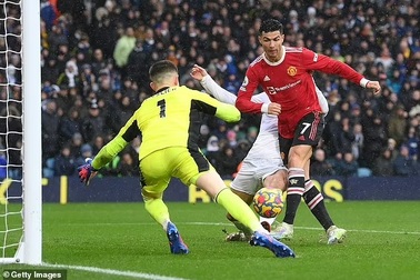 C.Ronaldo bị chỉ trích sau pha bỏ lỡ bàn thắng khó tin trước Leeds United