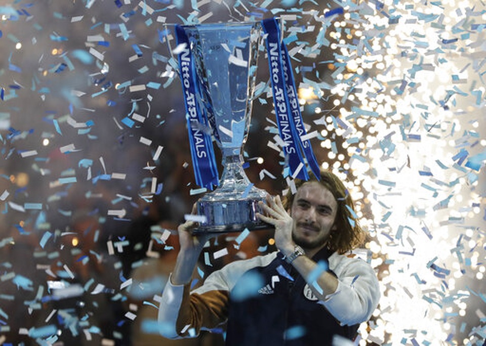 ATP Finals: Đánh bại Thiem, Tsitsipas gây sốc với cúp vô địch - 1 ATP Finals: Đánh bại Thiem, Tsitsipas gây sốc với cúp vô địch - 1