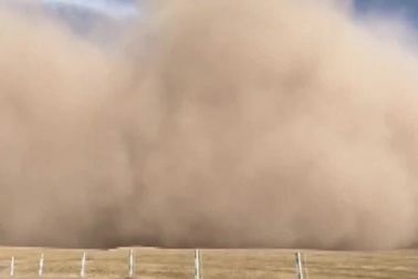 Bão cát cao 100m càn quét thành phố Trung Quốc