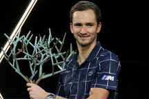 Daniil Medvedev giành cúp vô địch tại Paris Masters 2020