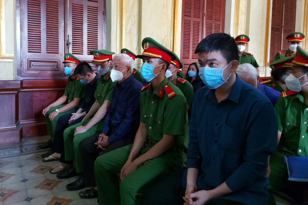 Gây thiệt hại 5.500 tỷ đồng, ông Trần Phương Bình lại hầu tòa - 2 Gây thiệt hại 5.500 tỷ đồng, ông Trần Phương Bình lại hầu tòa - 2