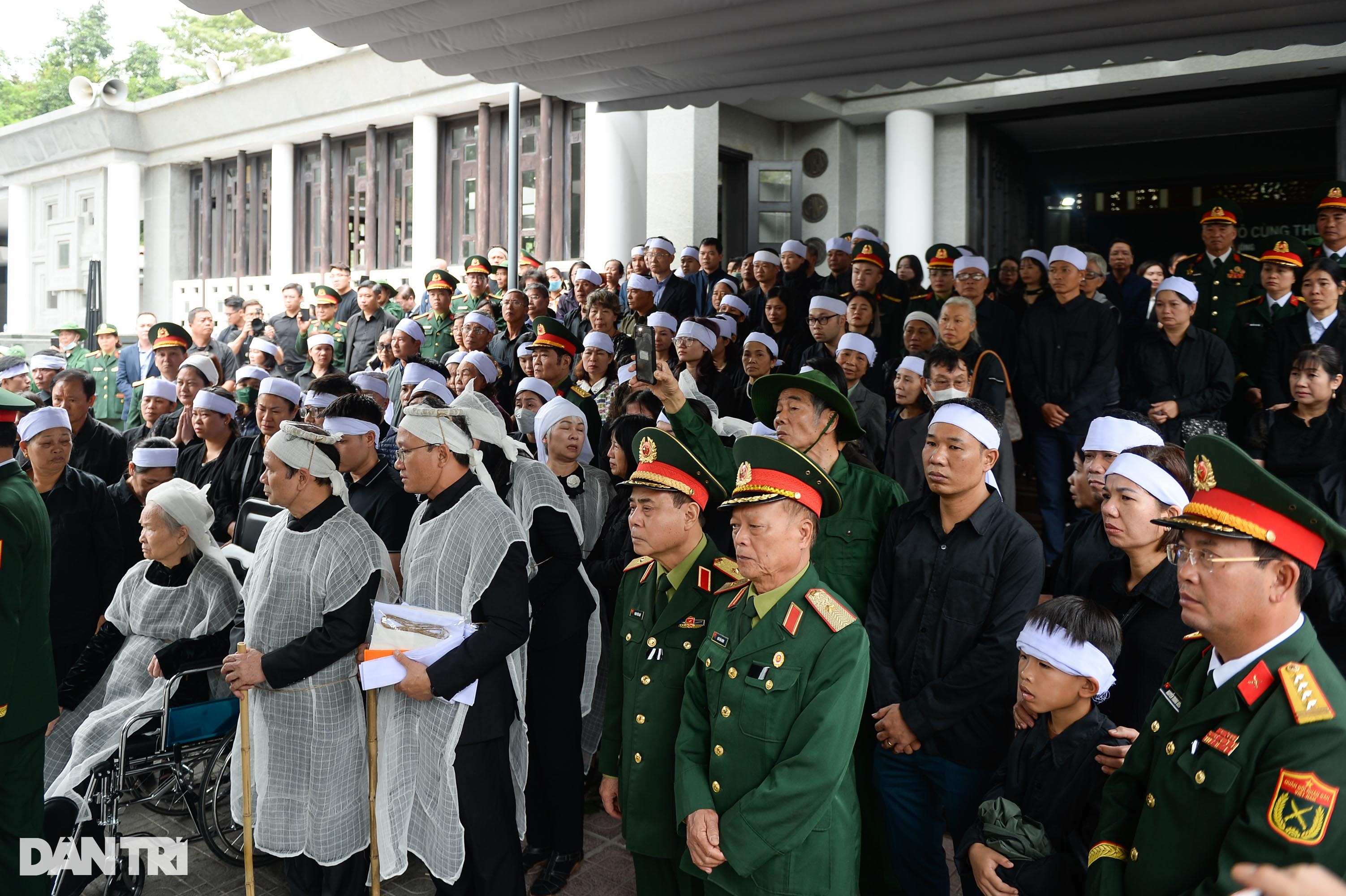 Lễ tang Trung tướng, Anh hùng lực lượng vũ trang Khuất Duy Tiến - 11