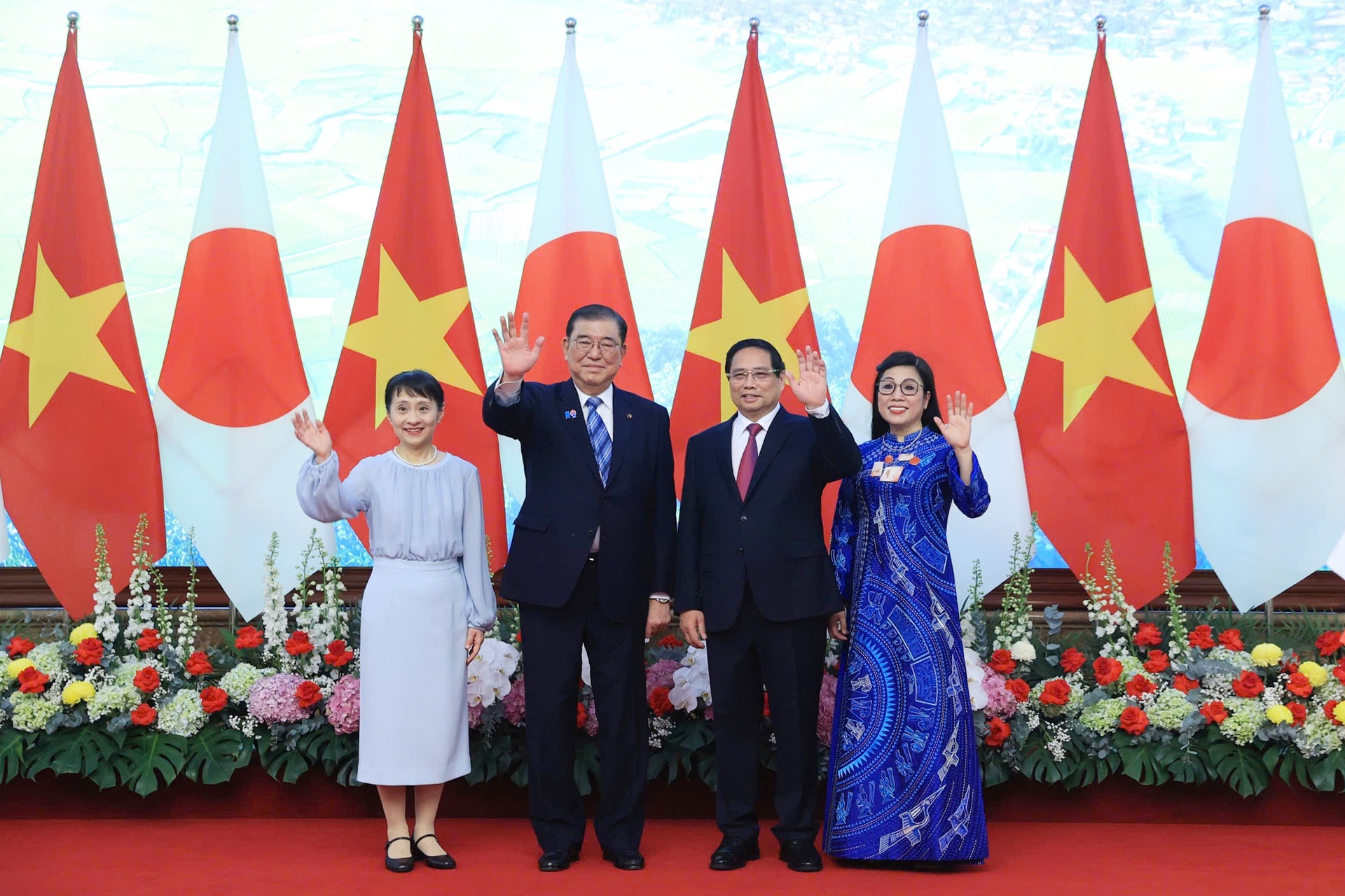 Toàn cảnh lễ đón Thủ tướng Nhật Bản thăm chính thức Việt Nam - 9 Toàn cảnh lễ đón Thủ tướng Nhật Bản thăm chính thức Việt Nam - 9
