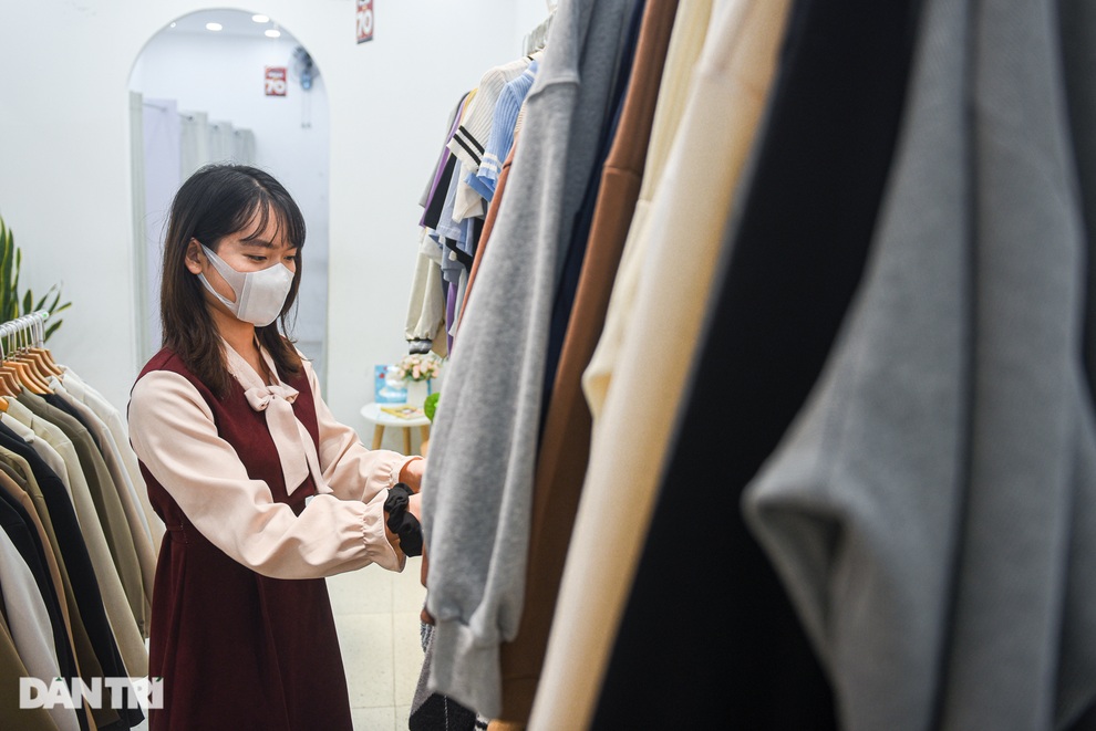Bỏ dở cơm trưa, dân văn phòng lập hội chạy đua săn sale dịp Black Friday - 6 Bỏ dở cơm trưa, dân văn phòng lập hội chạy đua săn sale dịp Black Friday - 6