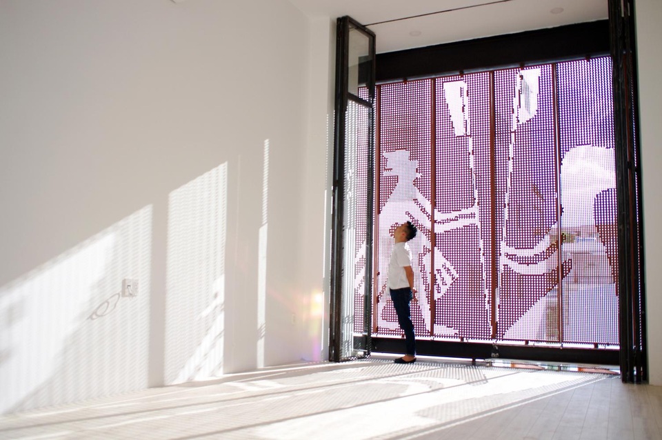 Nhà có mặt tiền độc: Ngày chắn nắng, tối lên đèn thành tranh vẽ lung linh - 3