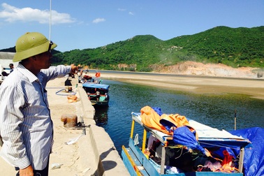 Cảng cá "chết mòn" vì cát phù sa bồi lấp