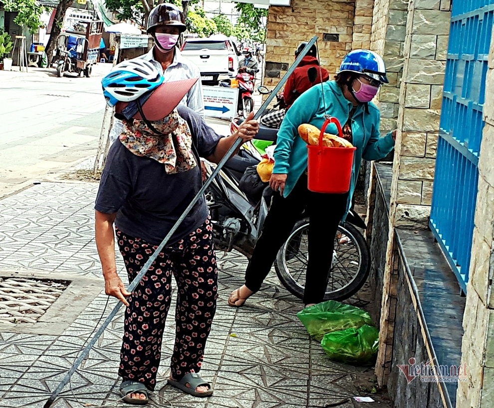 Cần câu cơm Thạch Sanh độc nhất vô nhị của 2 cụ bà Sài Gòn - 5 Cần câu cơm Thạch Sanh độc nhất vô nhị của 2 cụ bà Sài Gòn - 5