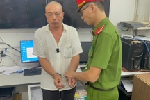 Bắt khẩn cấp người đàn ông cầm dao đuổi đánh nhóm shipper ở TPHCM