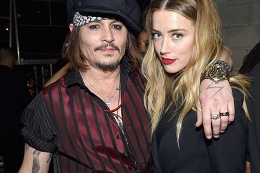 Amber Heard và Johnny Depp vẫn chưa ký đơn ly dị