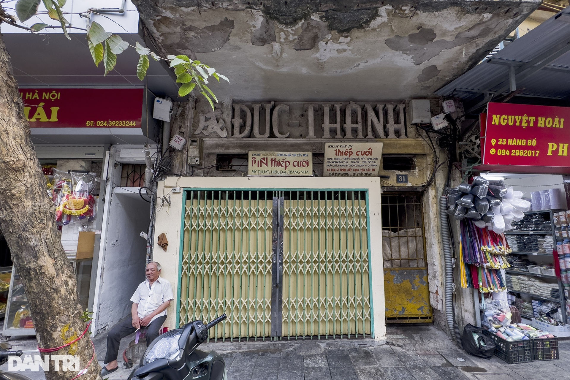 Những biển hiệu vang bóng một thời trên phố cổ Hà Nội - 12 Những biển hiệu vang bóng một thời trên phố cổ Hà Nội - 12