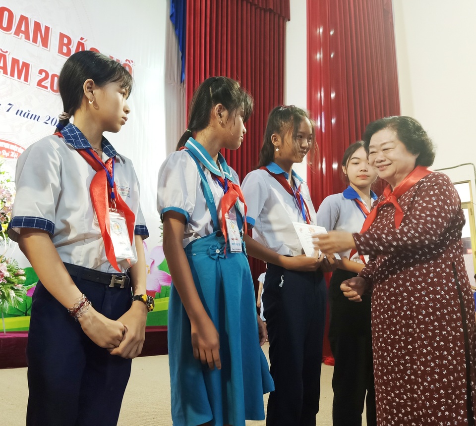 Tạo điều kiện tốt nhất cho thiếu niên, nhi đồng phát triển toàn diện - 2 Tạo điều kiện tốt nhất cho thiếu niên, nhi đồng phát triển toàn diện - 2