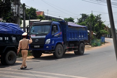 Bộ trưởng GTVT: "Tôi đo gang tay cũng phạt được xe quá tải"