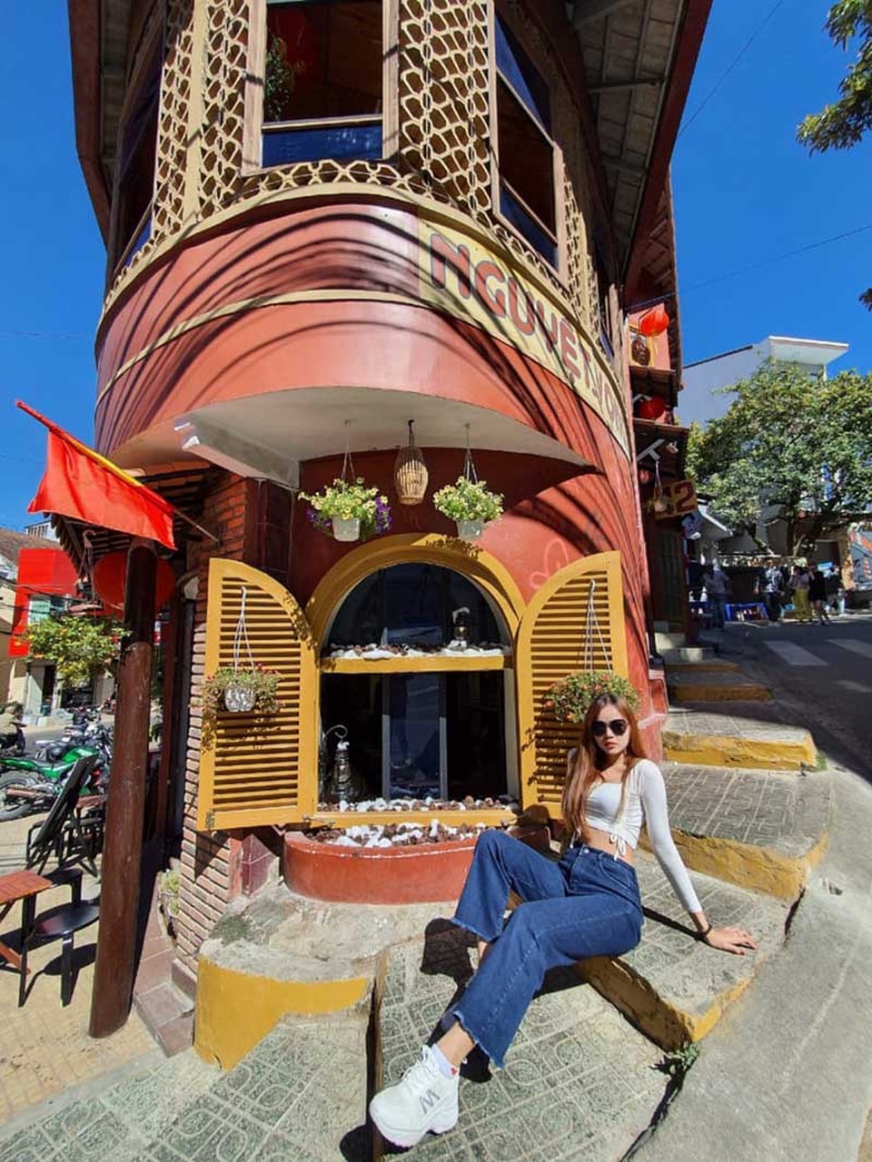 Nữ sinh xứ Huế gây chú ý với bộ ảnh “ngủ sấp mặt khắp Đà Lạt - 9