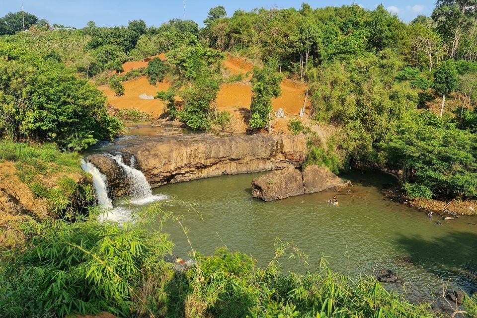 Hai thác nước nằm giữa thành phố bị xà xẻo để... lấy view? - 3 Hai thác nước nằm giữa thành phố bị xà xẻo để... lấy view? - 3