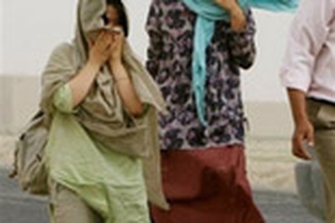 Taliban thả tự do cho 2 con tin nữ