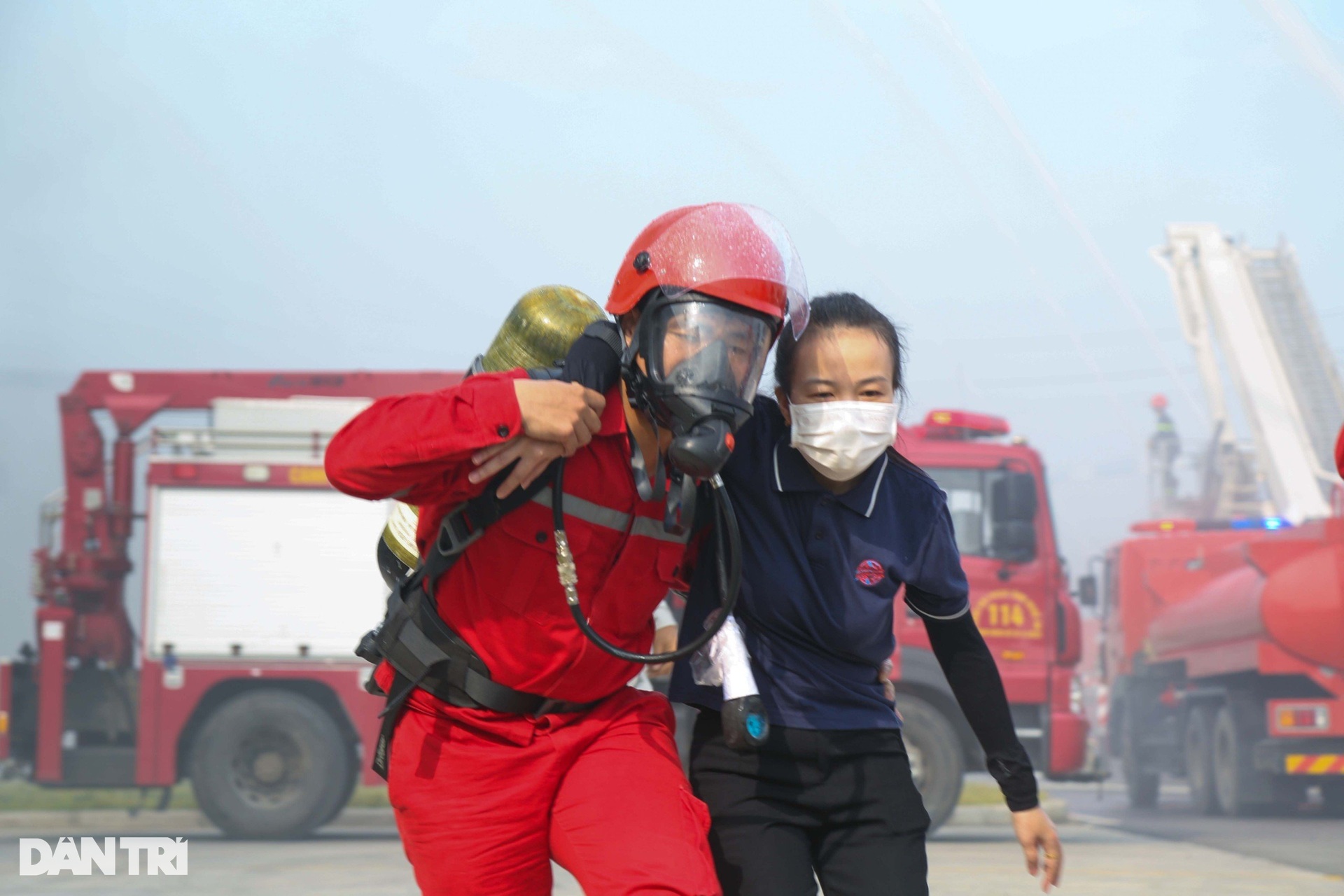 Xe thang cao tương đương tòa nhà 15 tầng diễn tập chữa cháy - 4 Xe thang cao tương đương tòa nhà 15 tầng diễn tập chữa cháy - 4