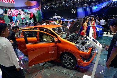 Vì sao số xe ô tô nhập về Việt Nam đầu năm 2018 thấp kỷ lục?