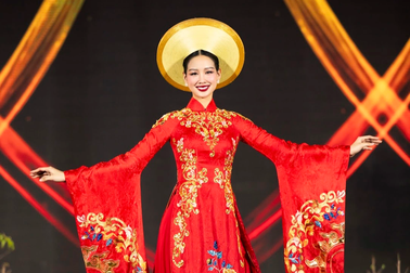 Hoa hậu Bảo Ngọc, Lê Hoàng Phương diện áo dài rực rỡ sắc xuân