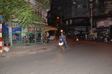 Va quẹt xe, bị đánh hội đồng, nam thanh niên đâm chết người