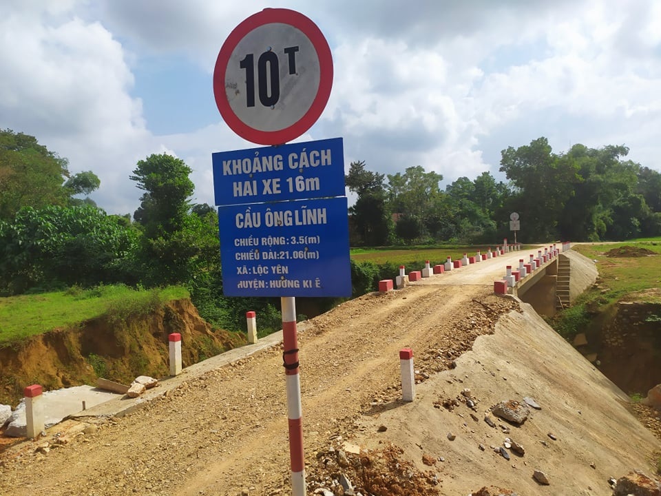 Cầu dân sinh gần 7 tỷ đồng hư hỏng nặng sau 1 tháng sử dụng - 7 Cầu dân sinh gần 7 tỷ đồng hư hỏng nặng sau 1 tháng sử dụng - 7