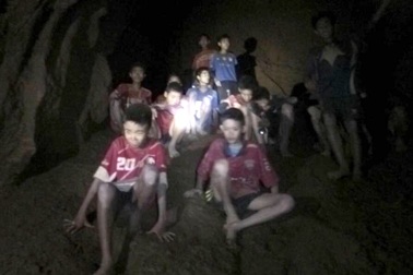 Hình ảnh đầu tiên của đội bóng Thái Lan sống sót thần kỳ sau 9 ngày mắc kẹt