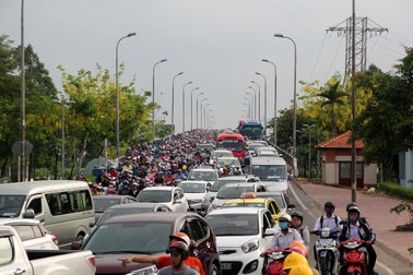 TPHCM “hâm” lại đề án làm lệch ca, học lệch giờ để giảm kẹt xe