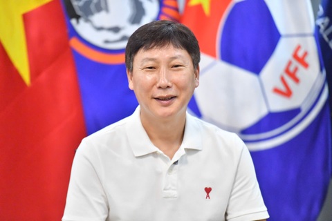 HLV Kim Sang Sik: "Vợ bảo tôi sống luôn ở Việt Nam, còn đi đâu nữa"